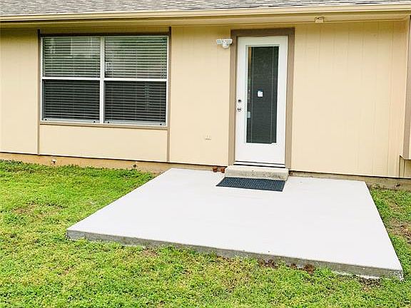 5th image of 1904 Helen Ln