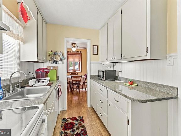 5th image of 809 Cybus Way