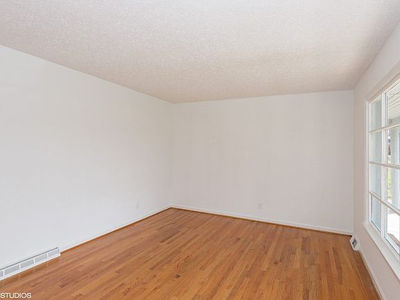 3rd image of 134 3rd Ave W