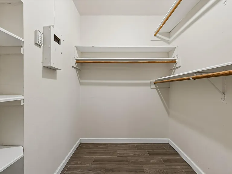 6102 Crakston St — Photo 24