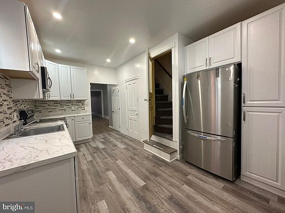 4th image of 512 E 9th St