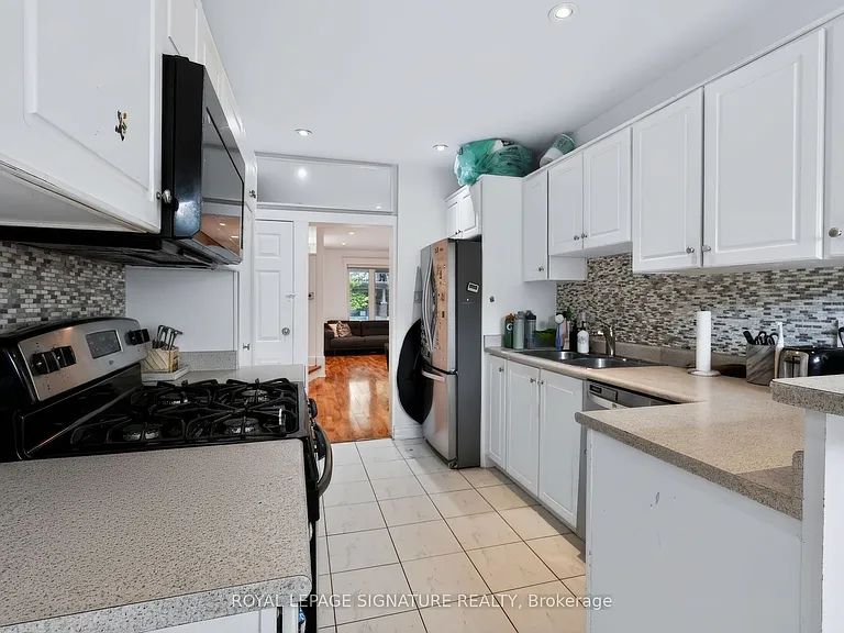 37 Strathcona Ave — Photo 10