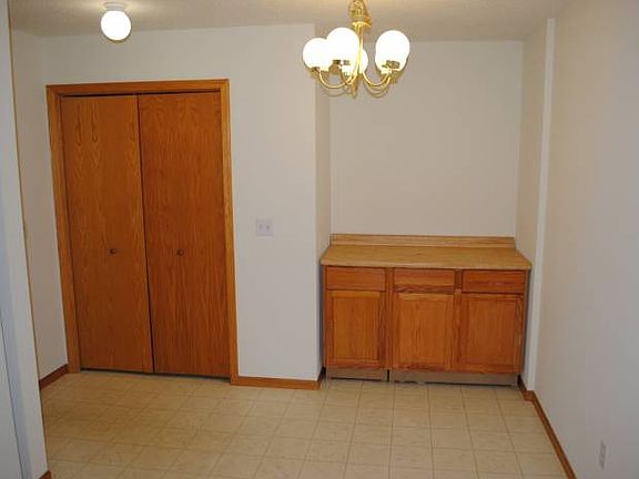 4th image of 1066 Lovell Ave