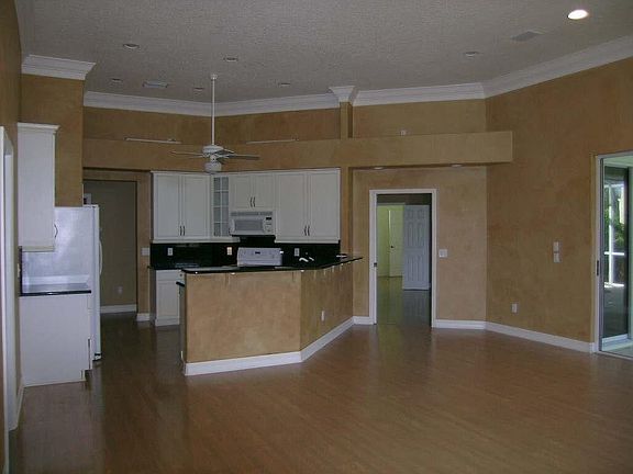 3rd image of 402 Pentland Dr