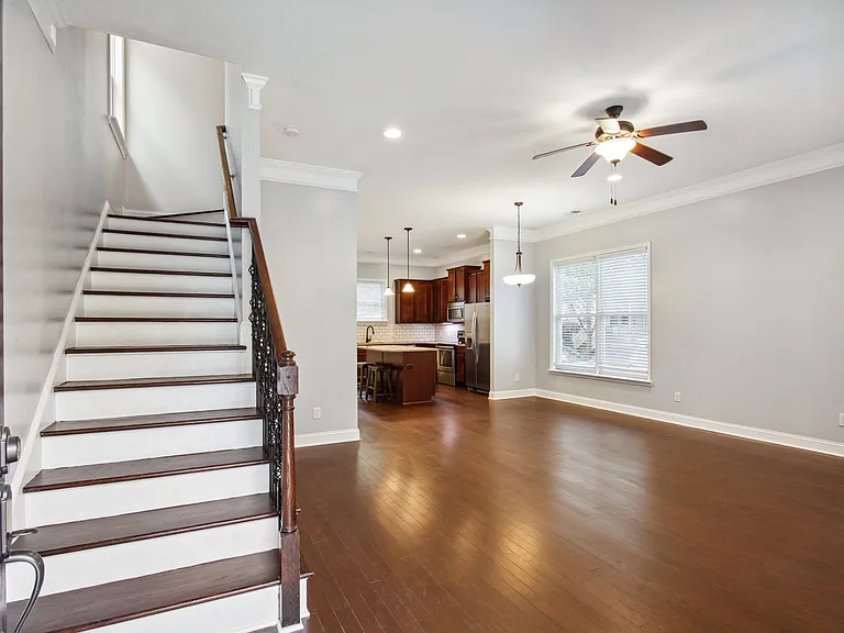 1701 Lincoln St — Photo 3