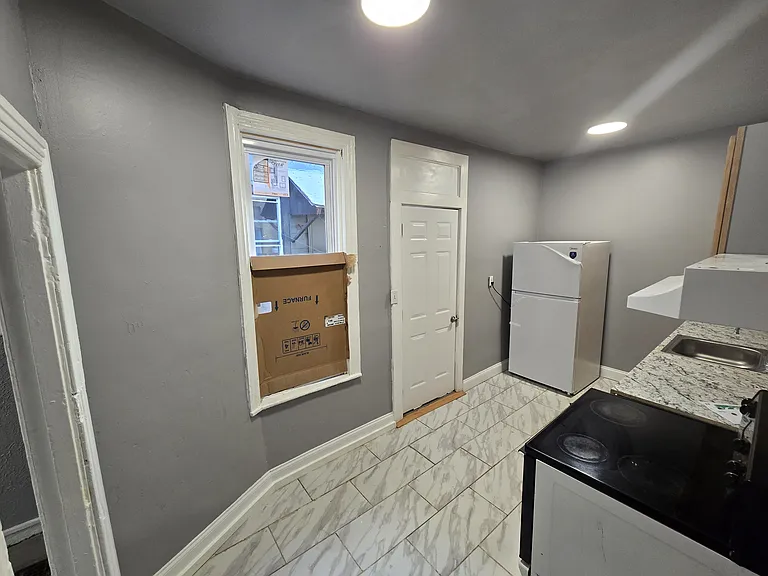 411 Cedar St — Photo 6