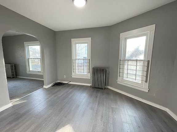 4th image of 931 Islington St