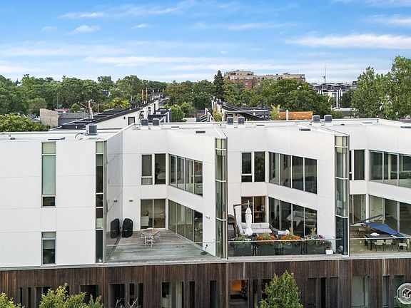 4th image of 1115 W 37th Ave