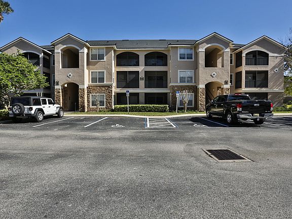 3rd image of 940 Village Trl Unit 1-307