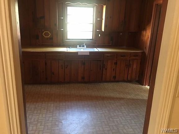 4th image of 4606 Greenview Dr