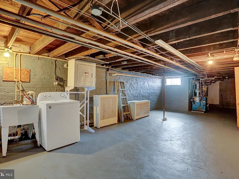 2853 Mayfield Ave — Photo 18