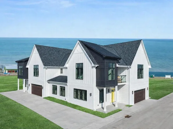 496 Bastle Wynd #9, Port Washington, WI 53074