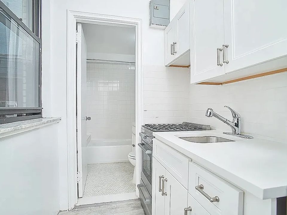 1st image of 135 E 50th St APT 2J