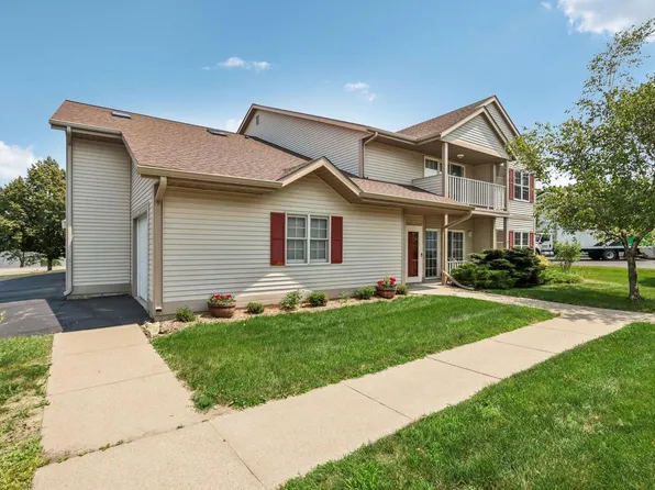289 Bur Oak LANE #B, Grafton, WI 53024