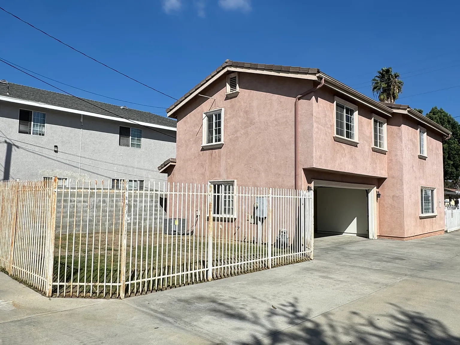 3 bed, 2.5 bath, 1484 sqft, $4,000 — Photo 2