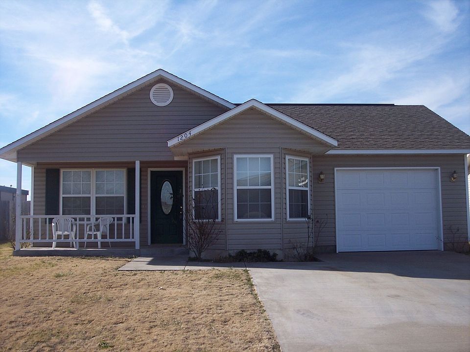 Lot's of Curb Appeal