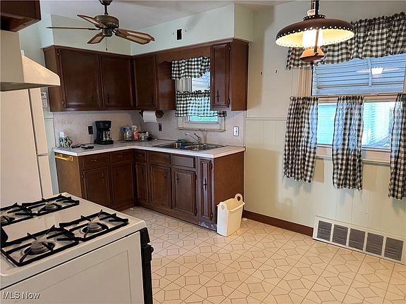 5th image of 13922 Elsetta Ave