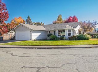 2121 SW Garden Valley Way, Grants Pass, OR 97526