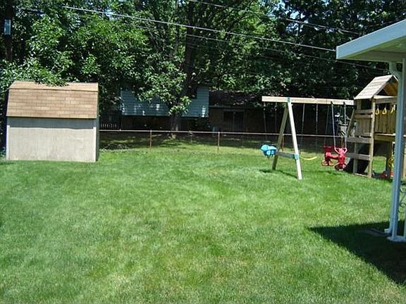 3rd image of 429 Goldleaf Ave