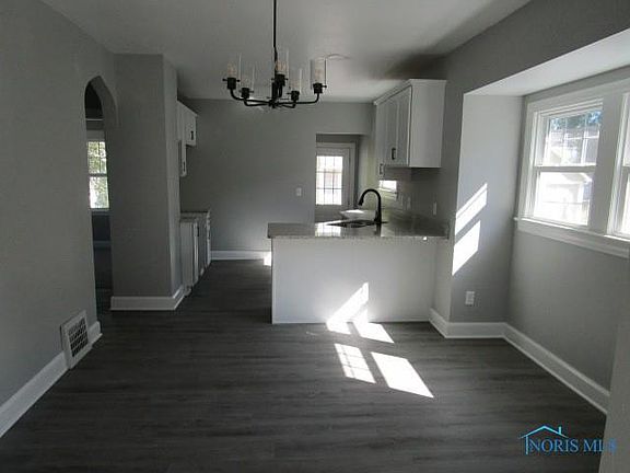 5th image of 2552 Elsie Ave