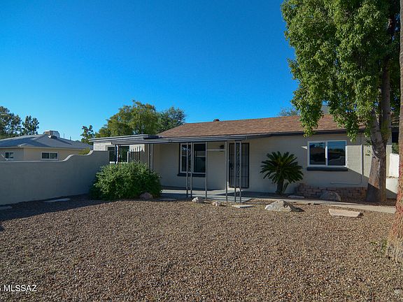 5th image of 726 W Santa Paula St