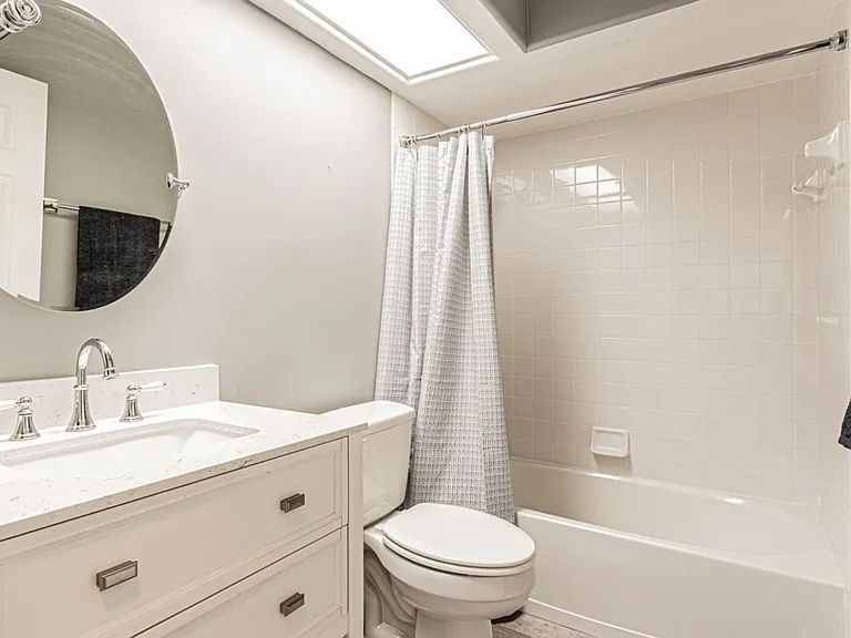 12855 Devonshire Lakes Cir — Photo 35