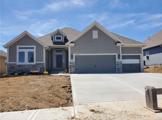 10212 N Winchester Ave, Kansas City, MO 64156