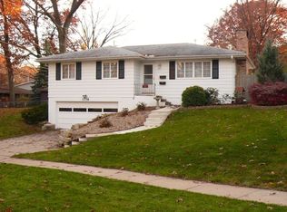 1778 Sherbrook Dr NE, Cedar Rapids, IA 52402