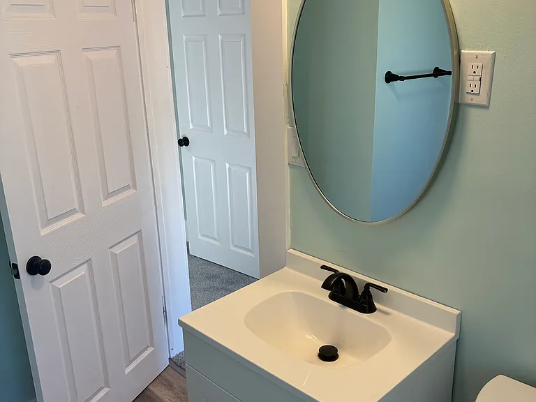1086 Joy Ave — Photo 11