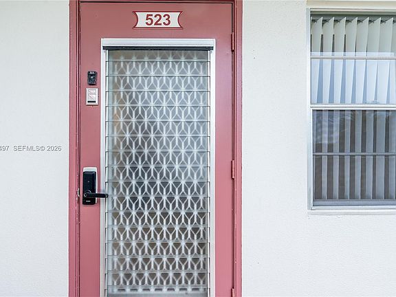 4th image of 523 Fanshaw M #523