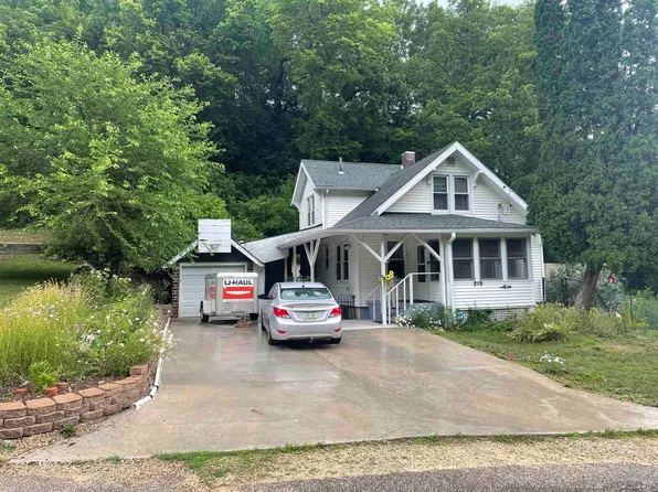 215 W Spring St, Mc Gregor, IA 52157