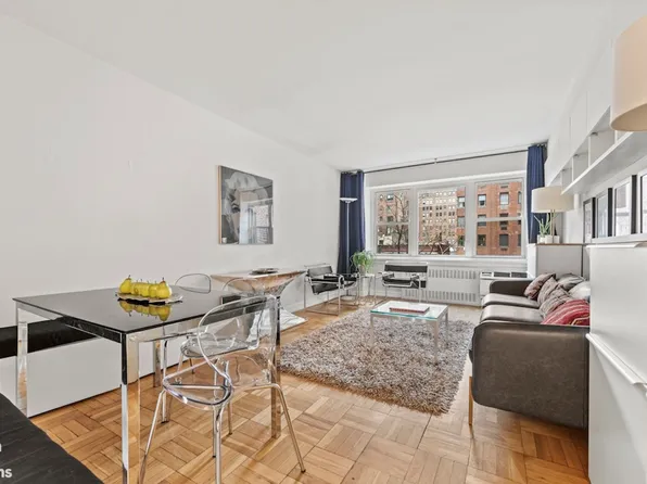 11 Riverside Drive image 1 of 13