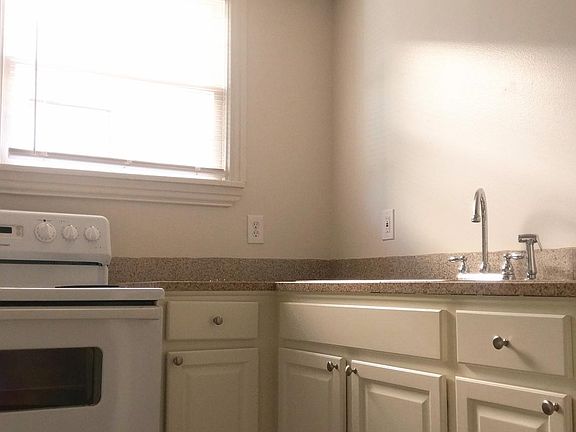 3rd image of 3605 McFarlin Blvd #1