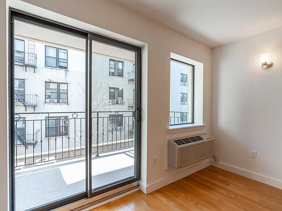 4th image of 3135 31st St APT 304