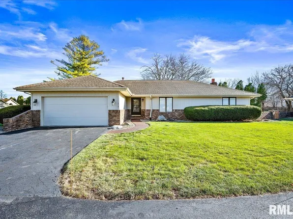 718 Country Meadows Ln, Peoria, IL 61614