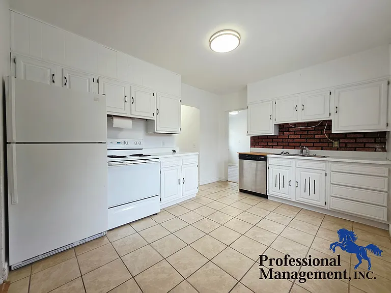 1327 Terry Ave — Photo 3