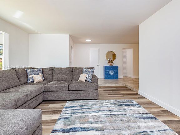 2nd image of 505 Heron Dr #505