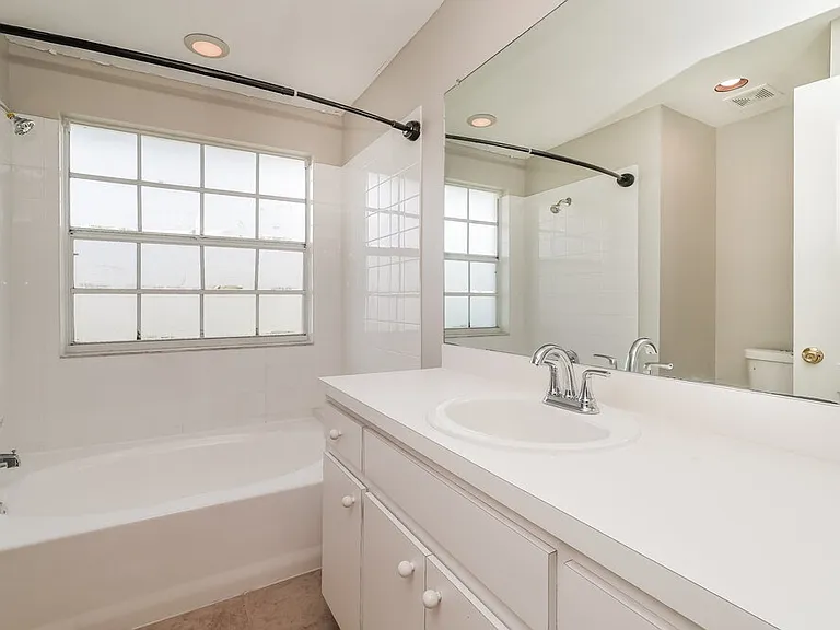 4640 Burlington Rd — Photo 11