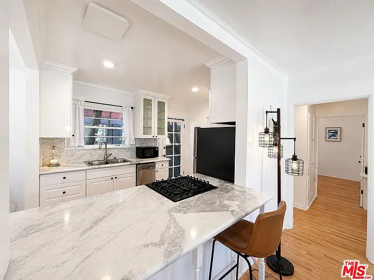 1134 Chelsea Ave #A — Photo 2