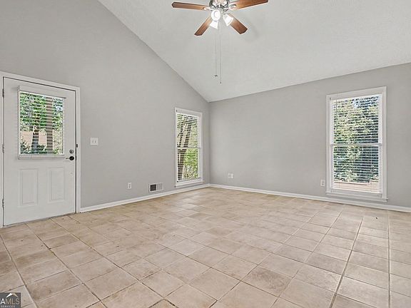 4th image of 2765 Poplar Ln
