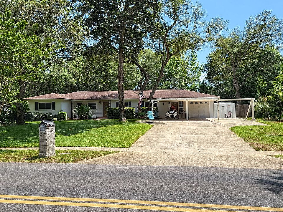 1st image of 302 Yacht Club Dr