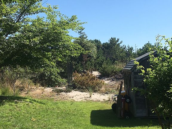 4th image of 17 Beach Ave