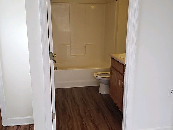 2nd image of 600 E 8th St APT 309