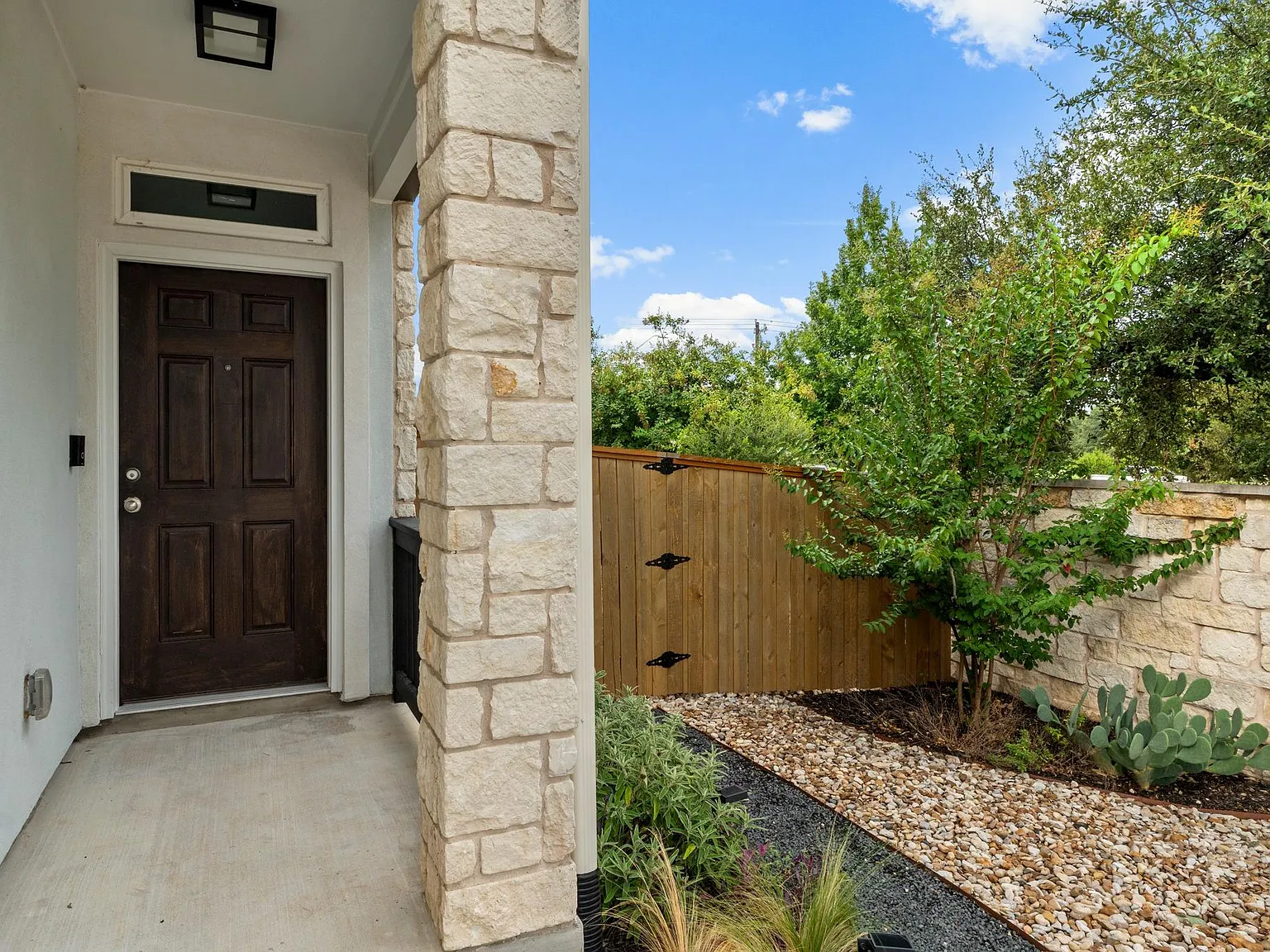 3 bed, 2.5 bath, 1733 sqft, $2,200 — Photo 3
