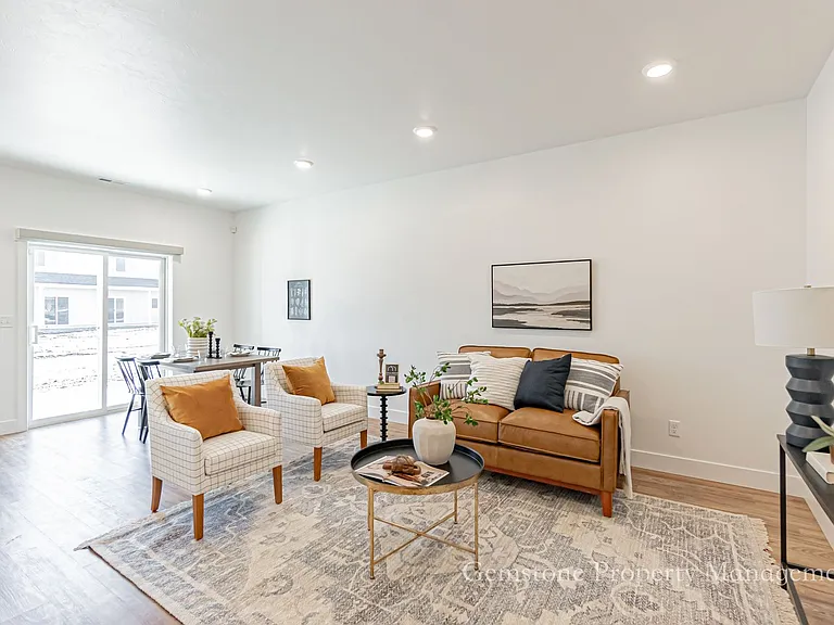 528 Harvester Ave — Photo 3