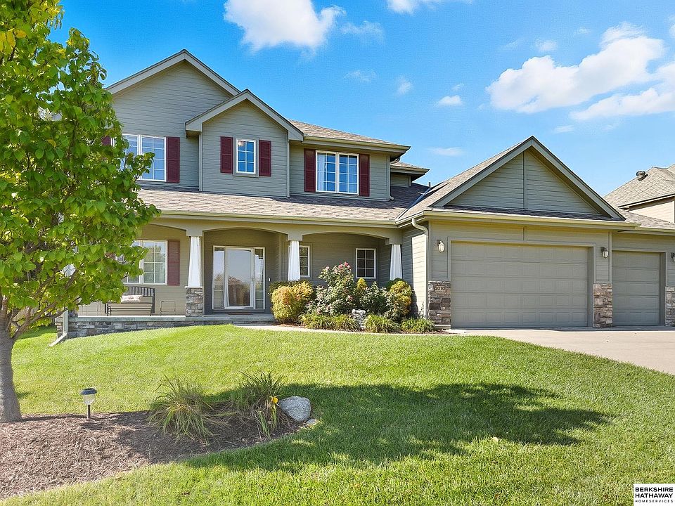 1st image of 2070 Stillwater Dr