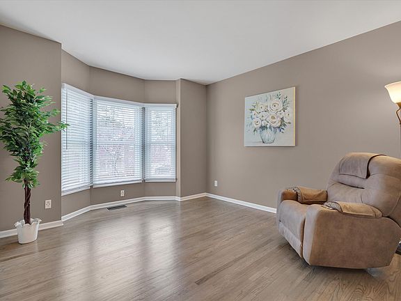 4th image of 2649 Oleander Dr