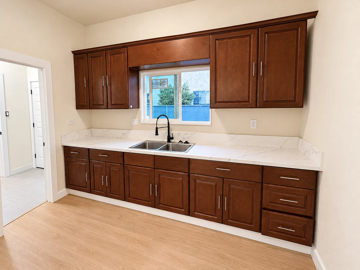 3 bed, 1080 sqft, $3,350 — Photo 4