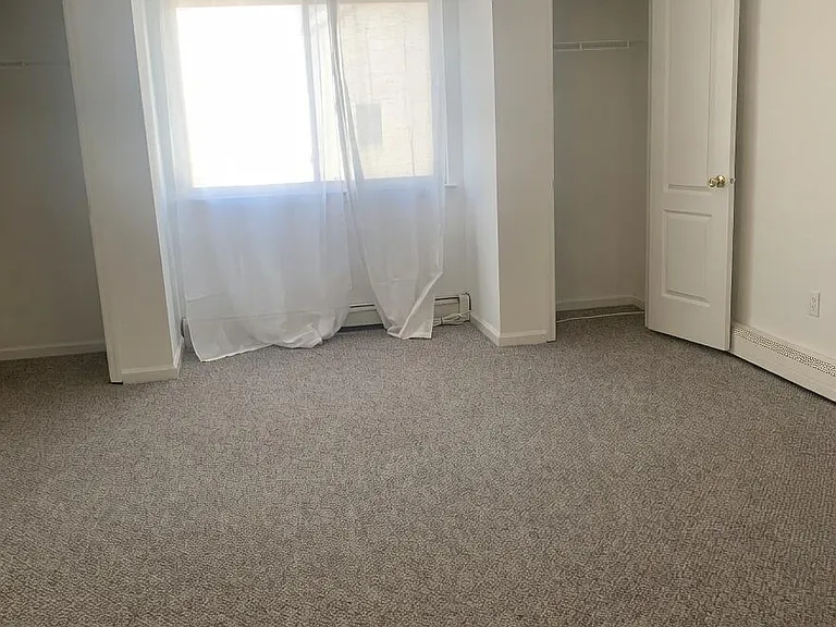 17 Mersereau Ave — Photo 4