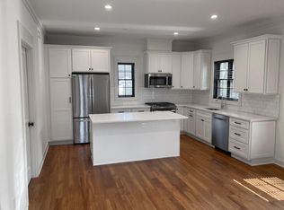 99 Lynde St #A, Old Saybrook, CT 06475